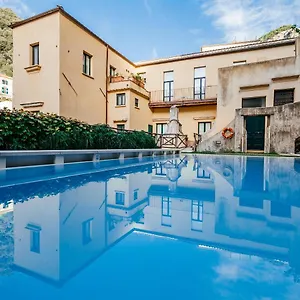 Amalfi Resort לינה וארוחת בוקר אמאלפי